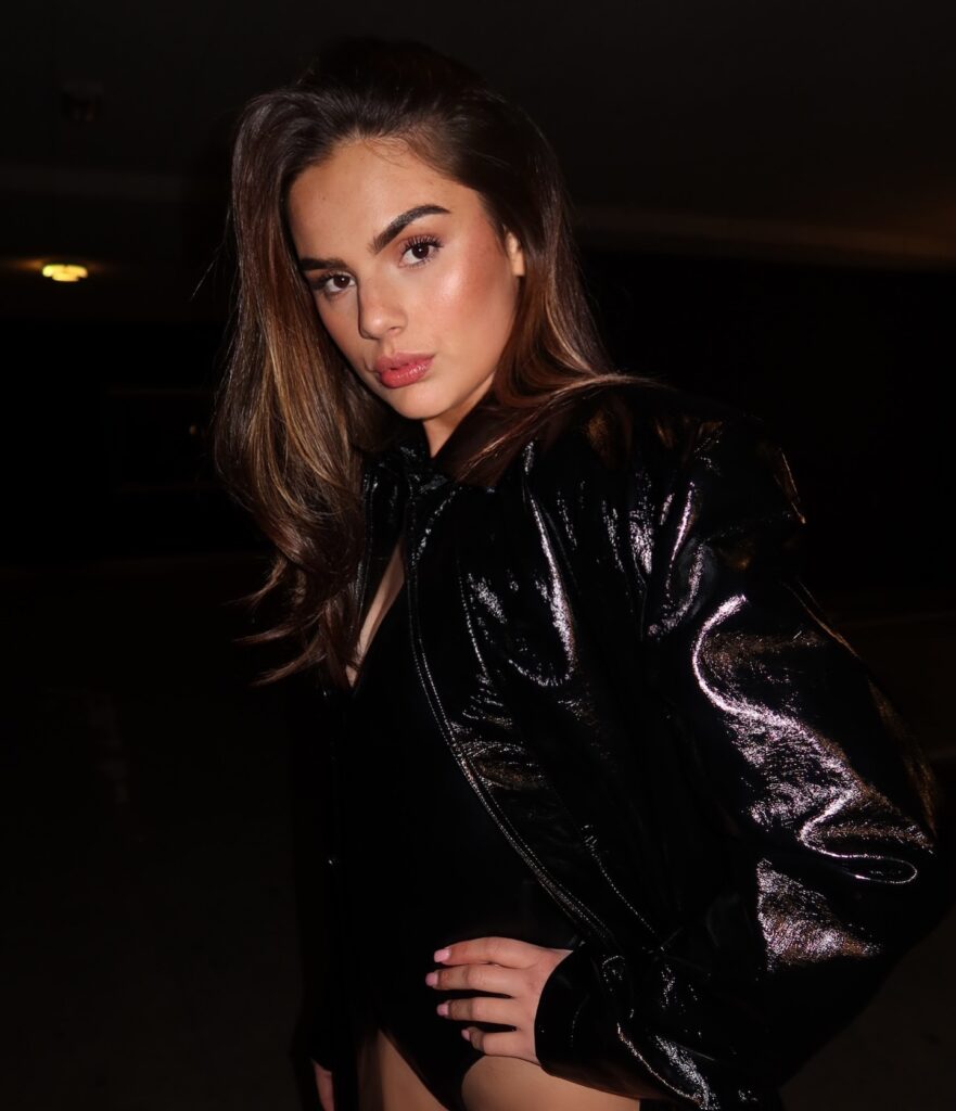 Fldailyx (Famke Louise) | Ontdek haar wereld en socials - Galerij foto 1