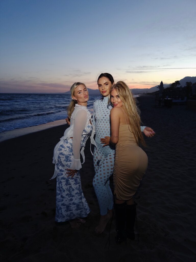 Fldailyx (Famke Louise) | Ontdek haar wereld en socials - Galerij foto 1