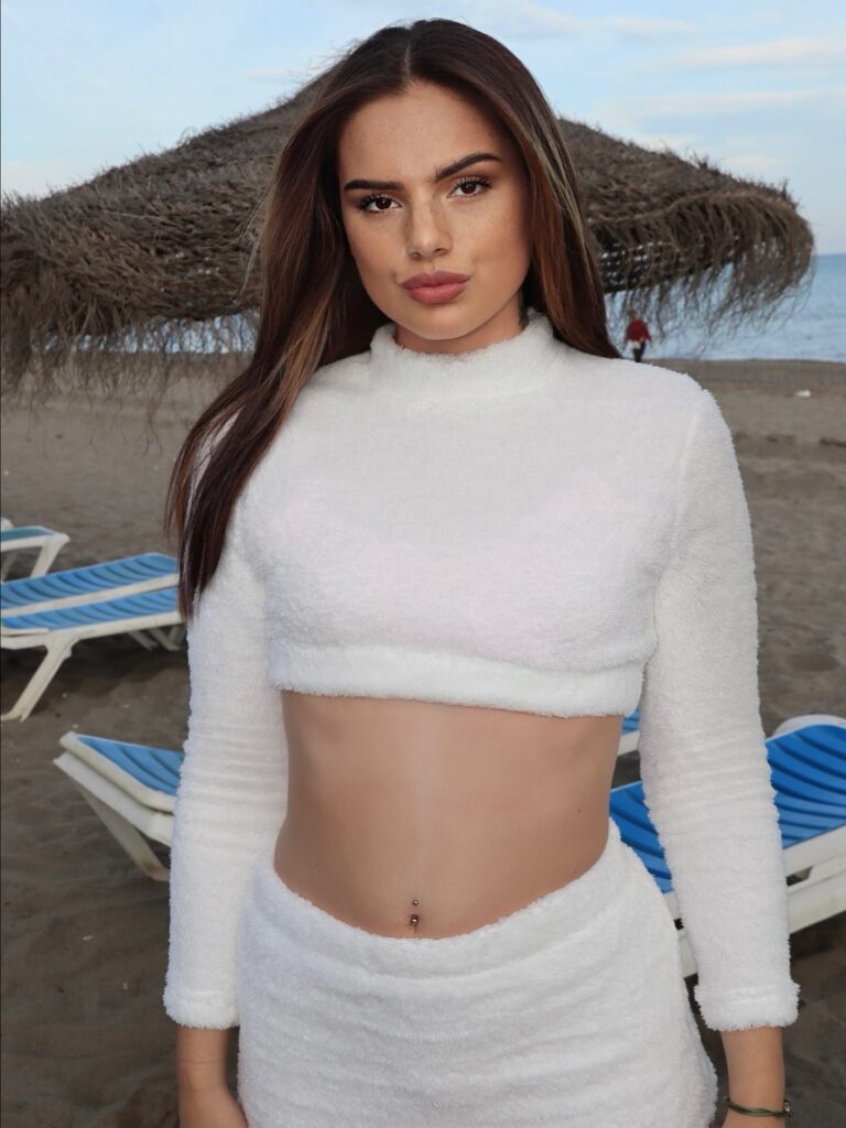 Fldailyx (Famke Louise) | Ontdek haar wereld en socials - Galerij foto 1